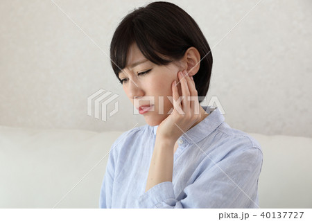 耳の奥が痛む 耳の奥が痛む 40137727