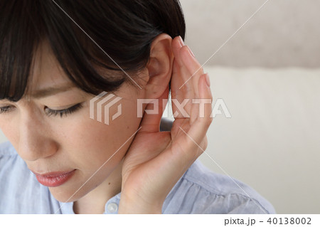 耳が聞こえにくい 40138002
