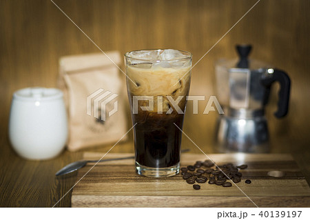 coffee serve in set on wooden plate 40139197