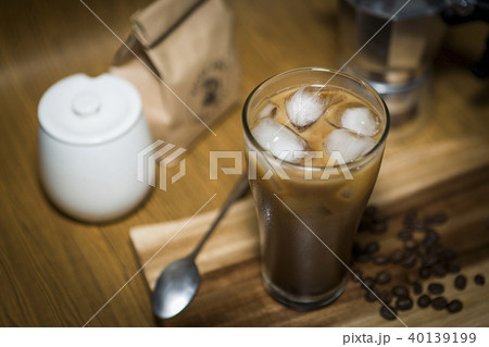 coffee serve in set on wooden plate 40139199