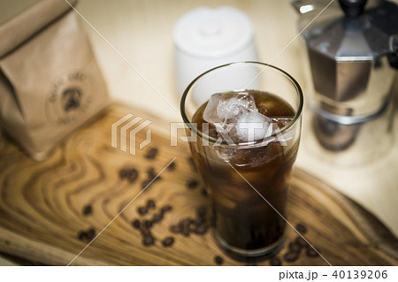 coffee serve in set on wooden plate 40139206