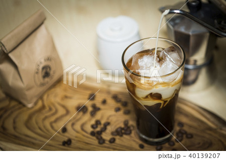 coffee serve in set on wooden plate 40139207
