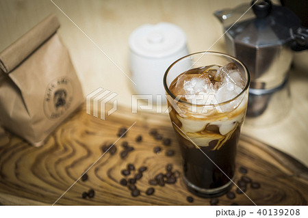 coffee serve in set on wooden plate 40139208