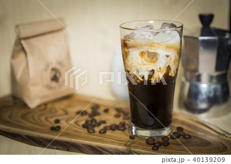 coffee serve in set on wooden plate 40139209