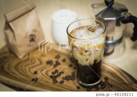 coffee serve in set on wooden plate 40139211