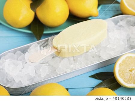 Ice cream made from lemon frozen juice sherbet 40140533