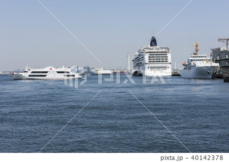 横浜港山下ふ頭に停泊するノルウェージャンジュエル 40142378