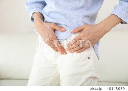 股関節が痛い 股関節が痛い 40143089