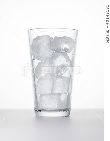 グラス 水コップ 氷の写真素材 [40143191] - PIXTA