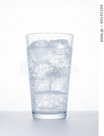 グラス 水コップ 氷の写真素材