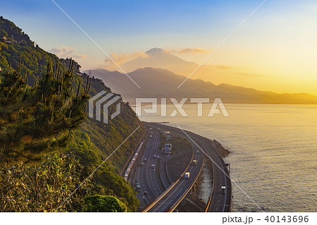 富士山と朝焼けの風景、静岡県静岡市さった峠にて 40143696