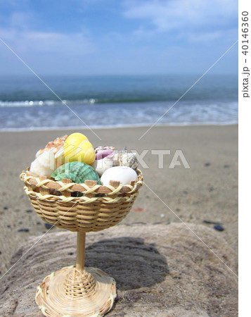 貝殻　波打ち際　夏イメージ 40146360