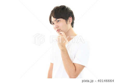 悩む男性 悩む男性 40146664