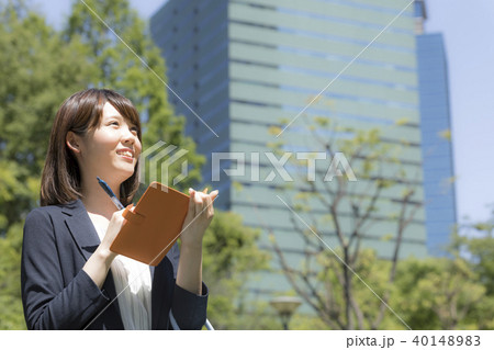 女性　OL　通勤　散策　出社　通勤　営業 40148983