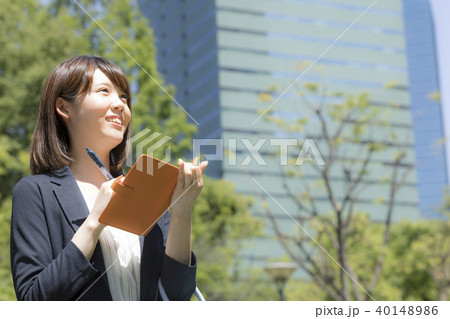 女性　OL　通勤　散策　出社　通勤　営業 40148986