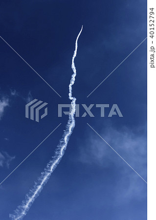 ブルーインパルス 基地上空訓練 1機 バーティカルクライムロール ブルーインパルス 基地上空訓練 1機 バーティカルクライムロール 40152794