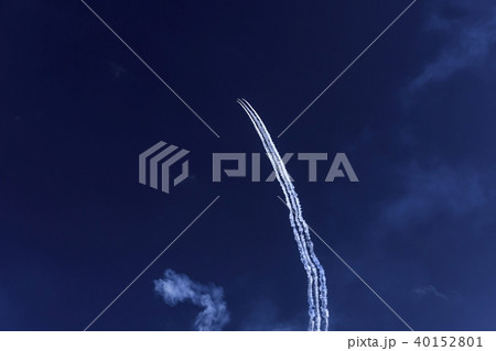ブルーインパルス 基地上空訓練 3機 ラインアブレストロール ブルーインパルス 基地上空訓練 3機 ラインアブレストロール 40152801