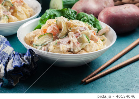 Delicious potato salad with ham, egg and cucumber Delicious potato salad with ham, egg and cucumber 40154046