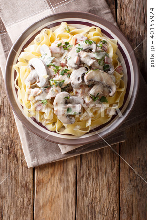 Fettuccine with Italian creamy Boscaiola 40155924