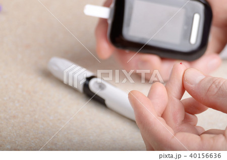 Man doing blood test with personal glucometer 40156636