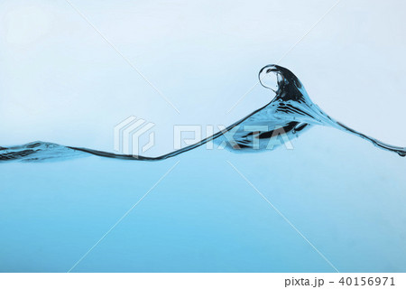 揺らめく水面と波間 40156971