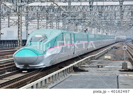 大宮駅に入線するE5系&E3系新幹線はやて&こまち 40162497