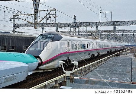 大宮駅に入線するE5系&E3系新幹線はやて&こまち 40162498