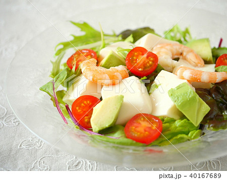 豆腐とエビとアボカドのサラダ　　（横位置アップ） 40167689