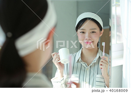 朝 若い女性 韓国人 40168009