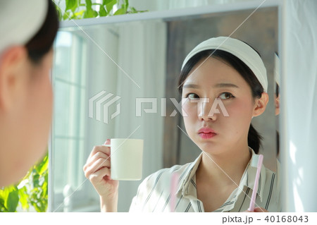 朝 若い女性 韓国人 40168043
