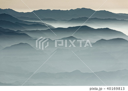 鳳凰三山・薬師岳稜線から見る奥多摩方面の山並み 鳳凰三山・薬師岳稜線から見る奥多摩方面の山並み 40169813