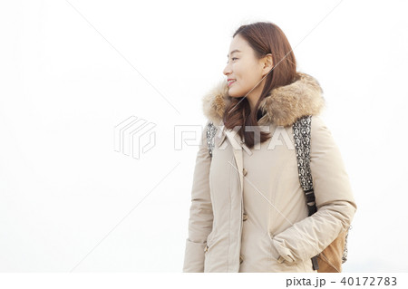 旅行 若い女性 冬 40172783