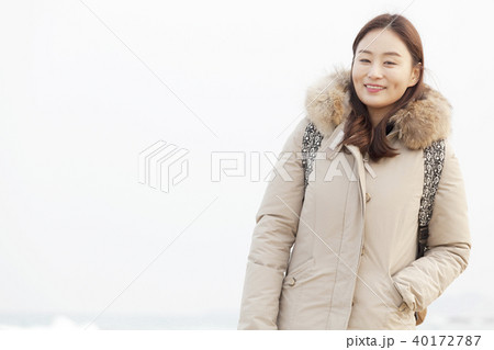 旅行 若い女性 冬 40172787