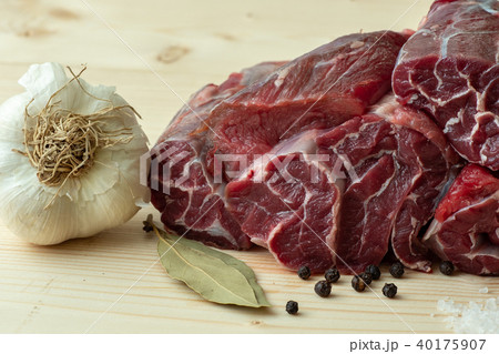 Fresh beef with ingredients for cooking 40175907