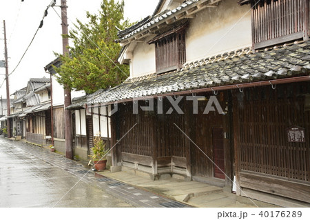 【兵庫県　丹波篠山】妻入商家の町並み・雨の風景 40176289