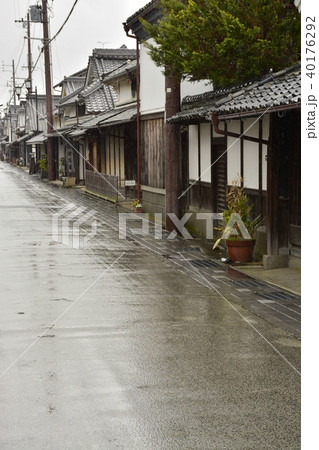 【兵庫県　丹波篠山】妻入商家の町並み・雨の風景 40176292