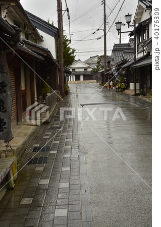 【兵庫県　丹波篠山】妻入商家の町並み・雨の風景 40176309