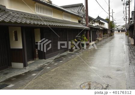 【兵庫県　丹波篠山】妻入商家の町並み・雨の風景 40176312