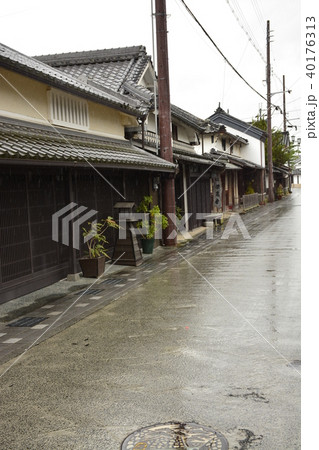 【兵庫県　丹波篠山】妻入商家の町並み・雨の風景 40176313