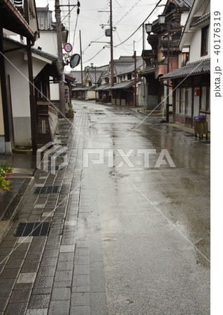 【兵庫県　丹波篠山】妻入商家の町並み・雨の風景 40176319