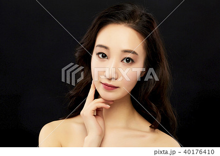若い女性 ビューティー 化粧 40176410