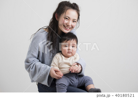 若いママと赤ちゃん 若いママと赤ちゃん 40180521
