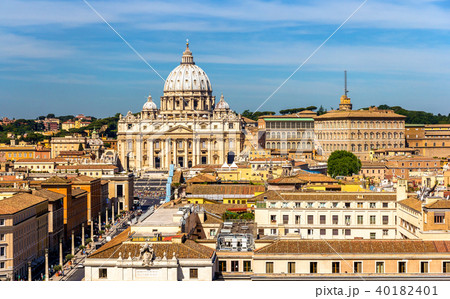 View of St. Peter's Basilica in Rome 40182401
