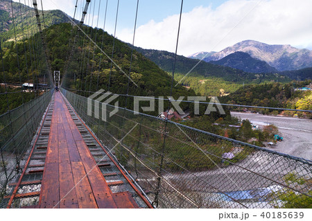 【奈良県・観光名所】谷瀬の吊り橋(谷瀬の吊橋・谷瀬橋)コピースペース 【奈良県・観光名所】谷瀬の吊り橋(谷瀬の吊橋・谷瀬橋)コピースペース 40185639