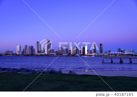 サンディエゴの街並みとビーチ マジックアワー サンディエゴの街並みとビーチ マジックアワー 40187165