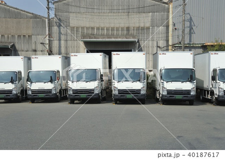 物流倉庫と貨物トラック 物流倉庫と貨物トラック 40187617