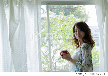 若い女性、起床、朝 若い女性、起床、朝 40187721