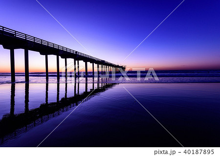 サンディエゴ・ラホヤ海岸とスクリップス桟橋の完璧なマジックアワー サンディエゴ・ラホヤ海岸とスクリップス桟橋の完璧なマジックアワー 40187895