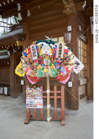 東京都 大國魂神社 大鷲神社例祭 酉の市 随神門に飾られた大熊手 東京都 大國魂神社 大鷲神社例祭 酉の市 随神門に飾られた大熊手 40188956