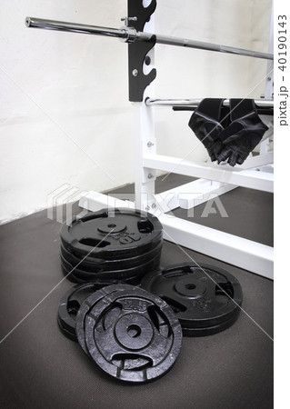 Barbells weight plate and gloves Barbells weight plate and gloves 40190143